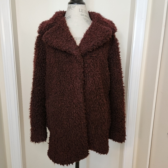 Celebrity Pink faux fur coat - Picture 2 of 10